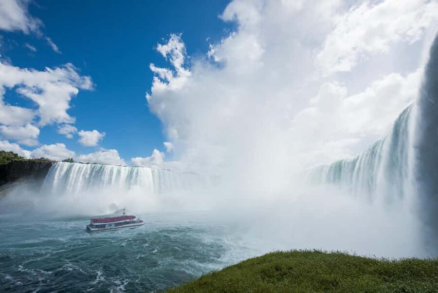 Niagara Falls: Early Access Boat & Journey Behind the Falls - Key points at a glance