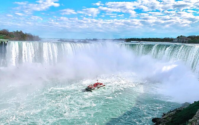 Niagara Falls Eco Walking Tour with Boat Cruise - Guides who add value in small ways