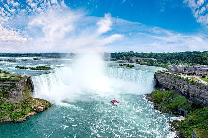Niagara Falls Evening Tour with Boat, Journey, Dinner & Fireworks - Three hours around Niagara Falls and Clifton Hill