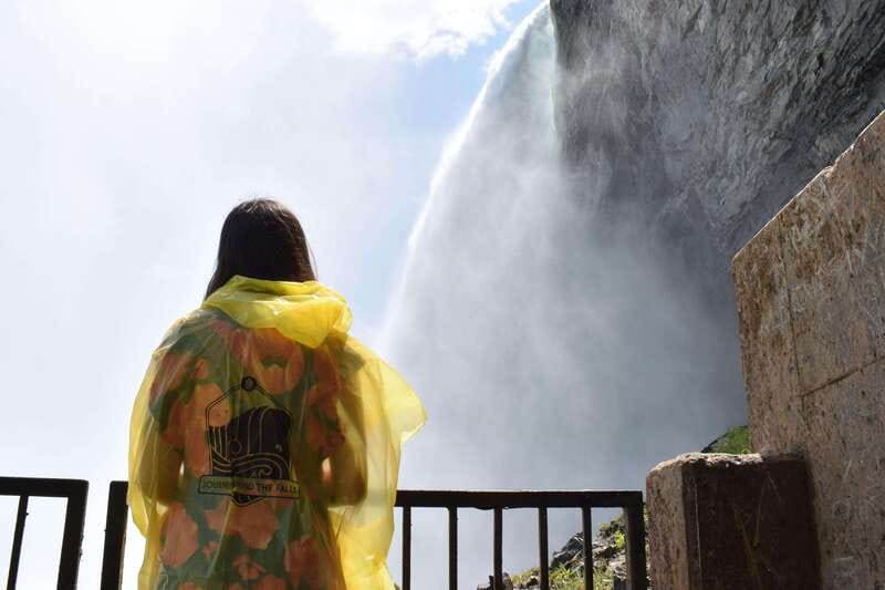 Niagara Falls from Toronto: Skip-the-Line Boat, Tower & JBF - Maple syrup, chocolate, and a useful lunch break