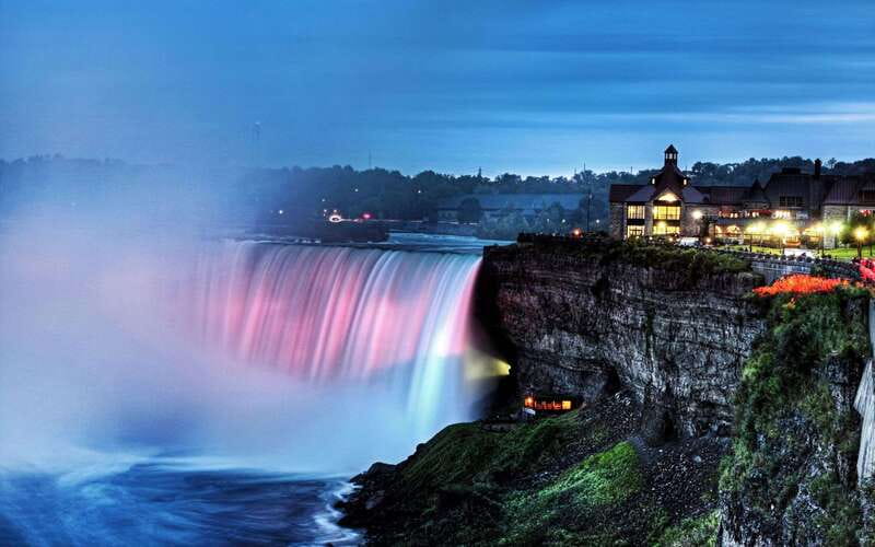 Niagara Falls: Night Tour w/ 3 Course Dinner & Light Show - Why Niagara Falls is even better after dark