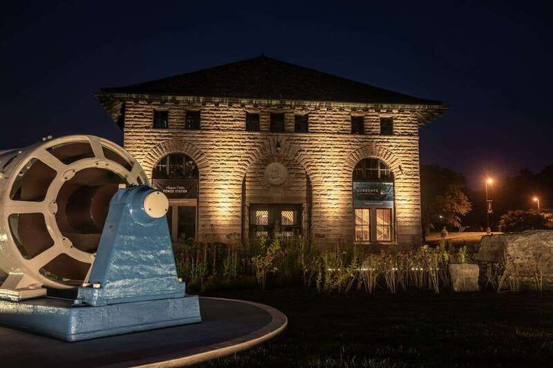 Niagara Falls: Night Tour w/ 3 Course Dinner & Light Show - What the guide adds to the evening