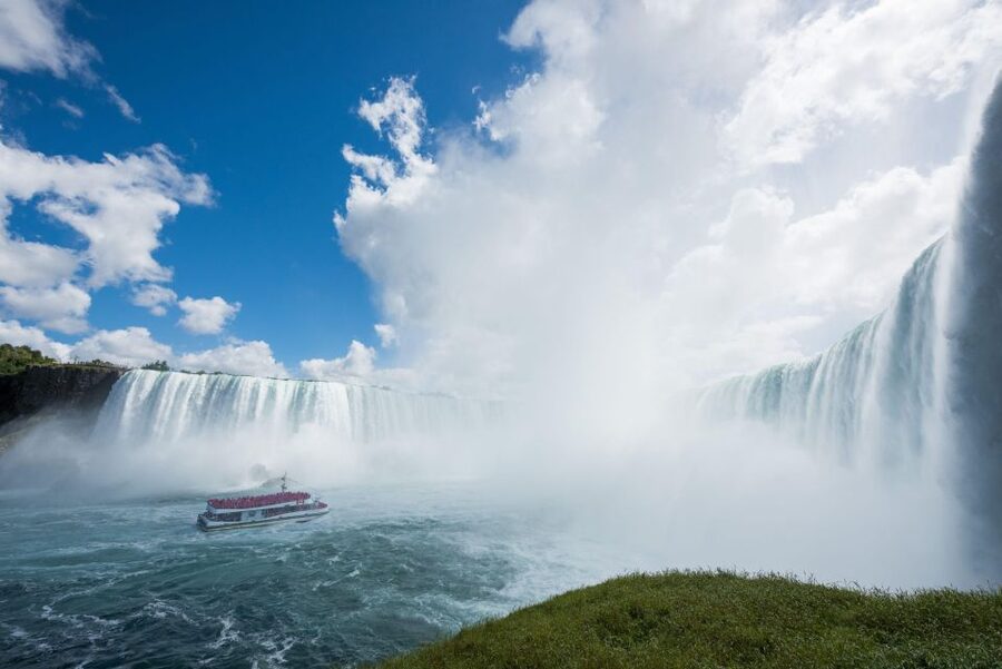 Niagara Falls Scenic Day Tour from Toronto Airport Pickup - The guide makes a real difference