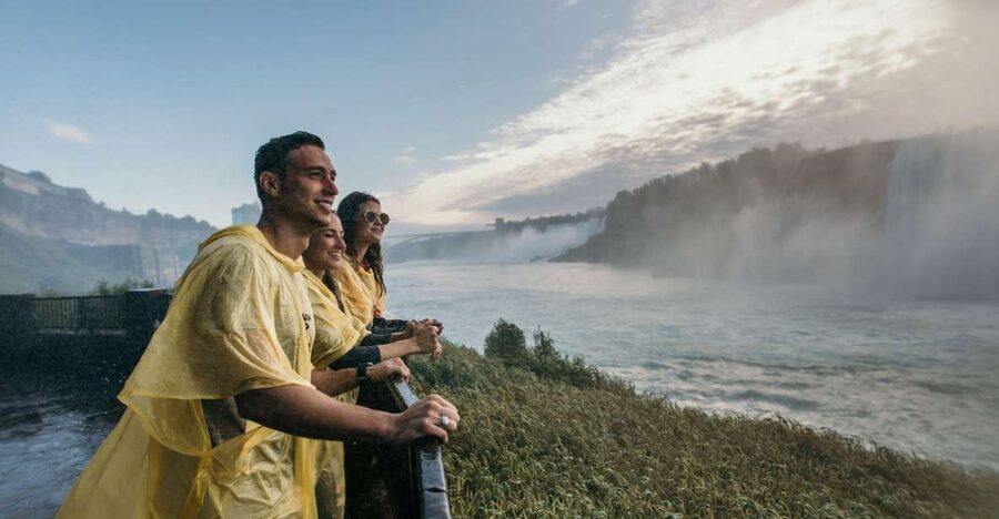 Niagara Falls Scenic Day Tour from Toronto Airport Pickup - The first look at the Falls