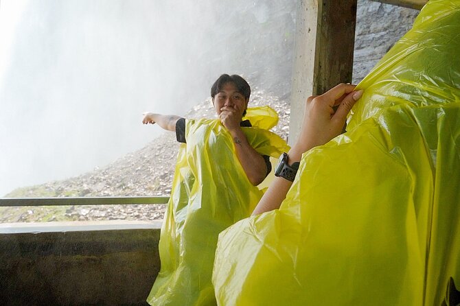 Niagara Falls Tour With Journey Behind the Falls & Boat Cruise - Why the small group can improve the day