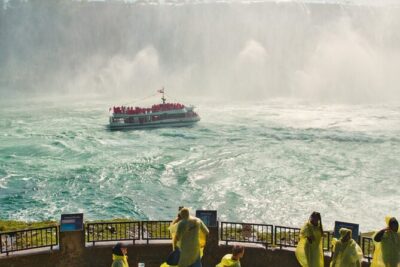 Niagara Falls Walking Tour with Boat Cruise