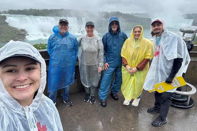 Niagara Falls Walking Tour with Boat Cruise - The guide and group size