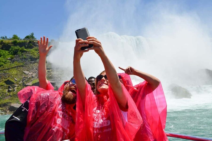 Niagara Falls: Walking Tour with Skip-the-Ticket-Line Boat - Oakes Garden Theatre and the first views