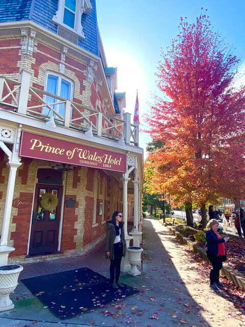 Niagara-on-the-Lake: Guided Walking Tour - A pause at the Shaw Festival Theatre