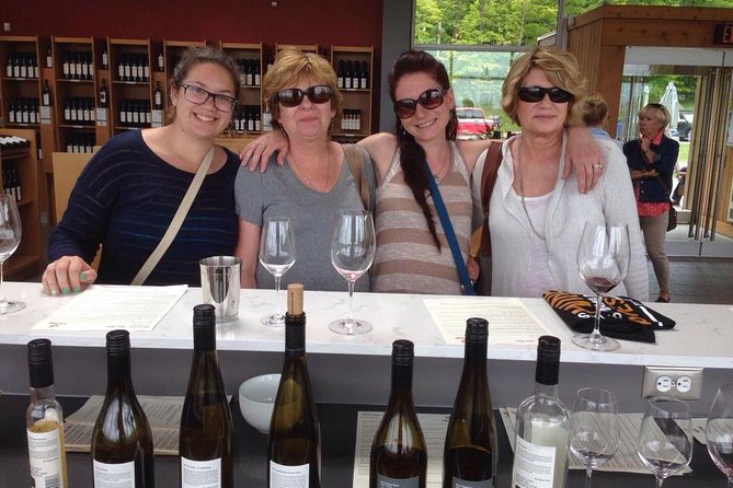 Niagara-on-the-Lake Small Group Wine Tour with Picnic Lunch - Niagara-on-the-Lake is not necessarily your sightseeing stop