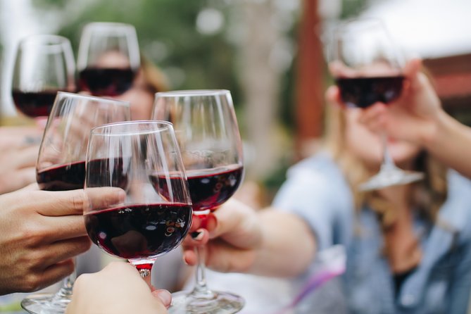 Niagara-on-the-Lake Small Group Wine Tour with Picnic Lunch - Timing, transport, and group size