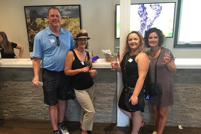 Niagara-on-the-Lake Wine Aft Tour with Cheese from Niagara Falls - How the small group changes the experience