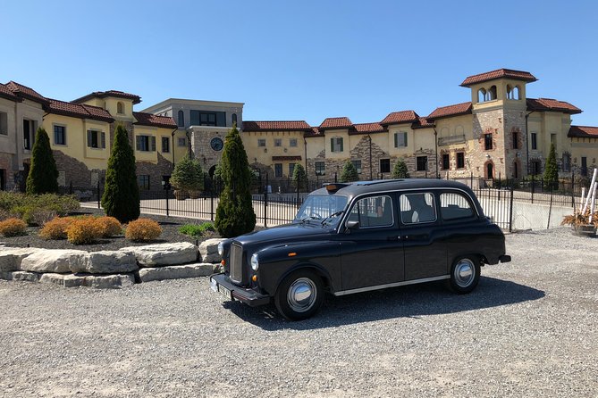 Niagara-on-the-Lake Wine Tour with Lunch -Private Tour in Classic English Cab - Lunch is practical, but check your expectations