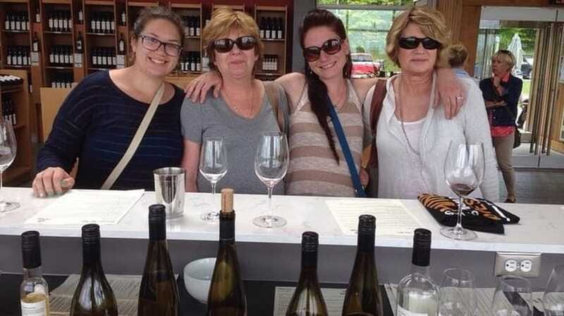 Niagara-on-the-Lake: Wine Tour with Tastings and Lunch - A Picnic Lunch Between the First and Second Stops
