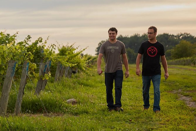 Niagara's Decadent Sparkling and Icewine Tasting - What Happens During the 45-Minute Visit