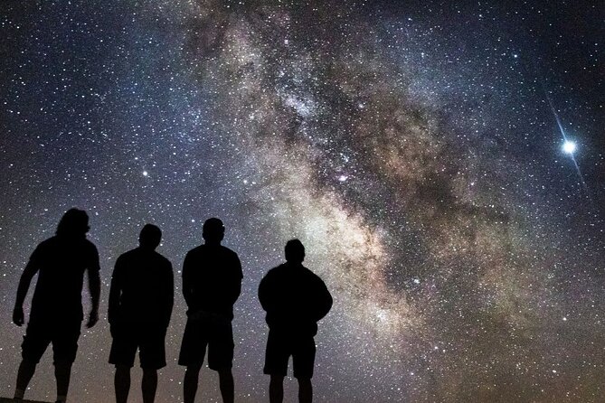 Night Adventure with possible stargazing and Aurora chasing - A quiet Banff night beyond the hotel lights