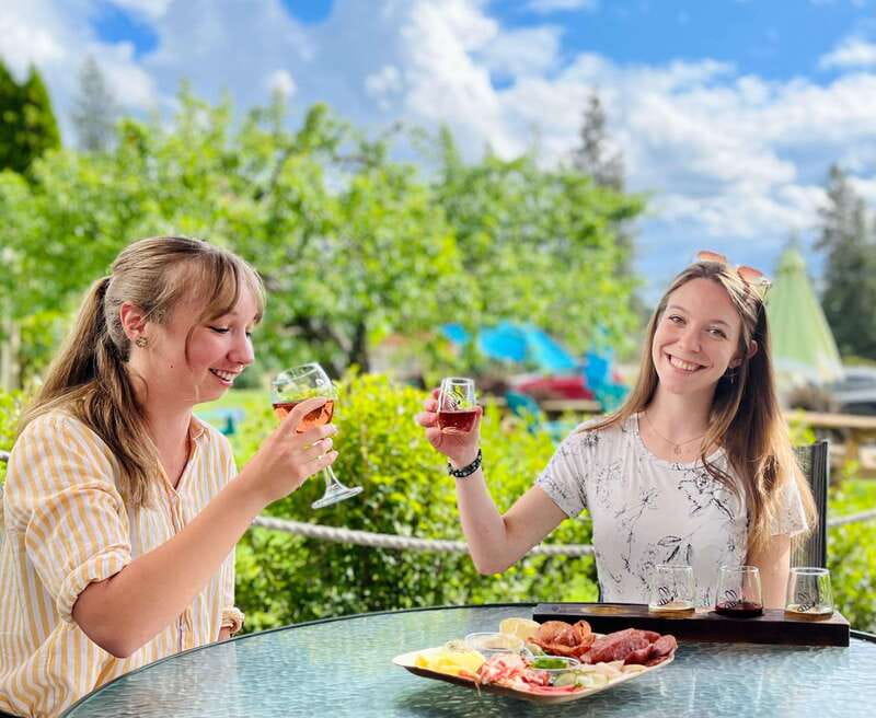 Okanagan Bee Tour, Wine Tasting and Lunch at Kelowna Winery - A farm lunch with real choice