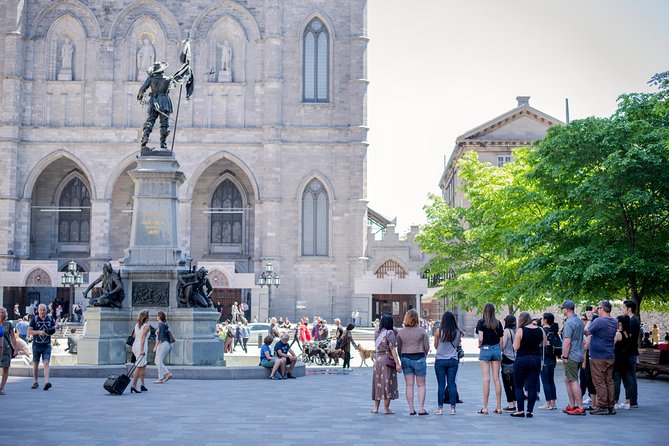 Old Montreal Guided Food Tour with 8+ Local Delicacies Tastings - Smoked salmon bagel in a converted café