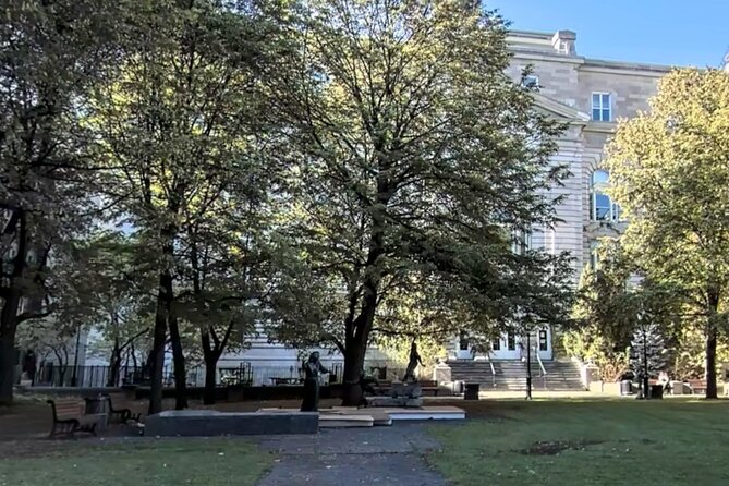 Old Montreal: Self-Guided Tour from Place D‘Armes to Old Port - Bonsecours Market and Place Jacques-Cartier