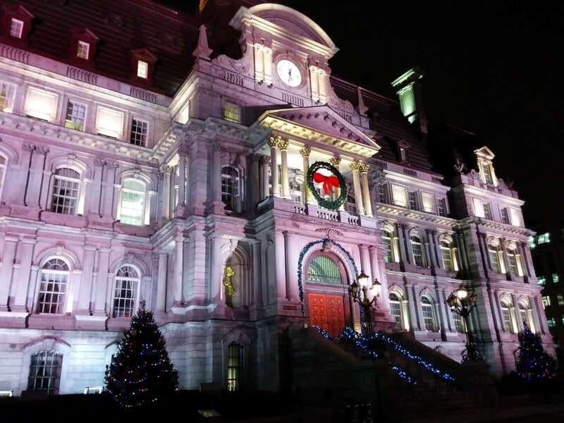 Old Montréal Small-Group Christmas Tour - Place d’Armes and Notre-Dame Basilica