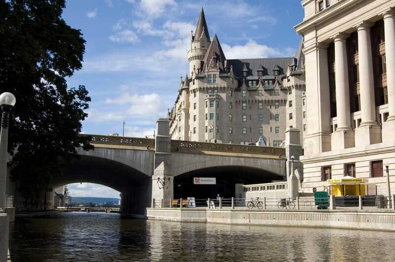 Ottawa 200th Anniversary Guided Bike Tour - Crossing toward the Ottawa River and the Museum of History