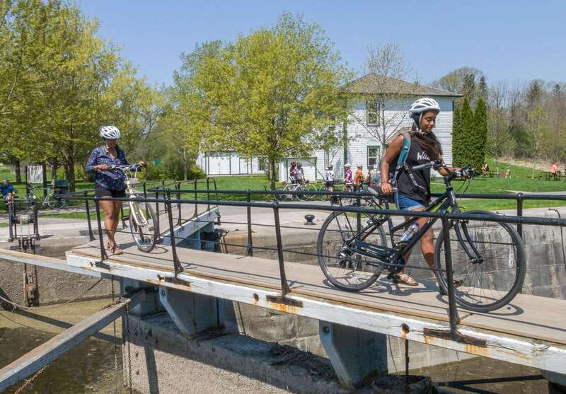 Ottawa: 4 or 8-Hour Bike Rental with Self-Guided Tour - Picking up the bike near Parliament Hill