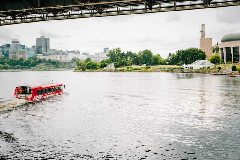 Ottawa: Bilingual Guided City Tour by Amphibious Bus - Who should book the Ottawa amphibious bus