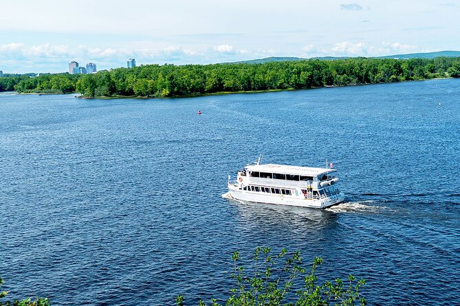 Ottawa Boat Cruise - Paul's Boat Line - Why the Ottawa River is the best seat in the city