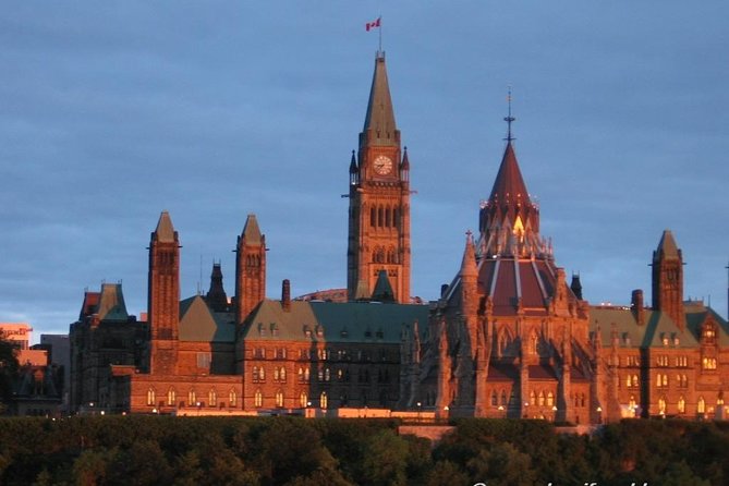 Ottawa City Tour by Land and Water - Guides who keep a short tour lively