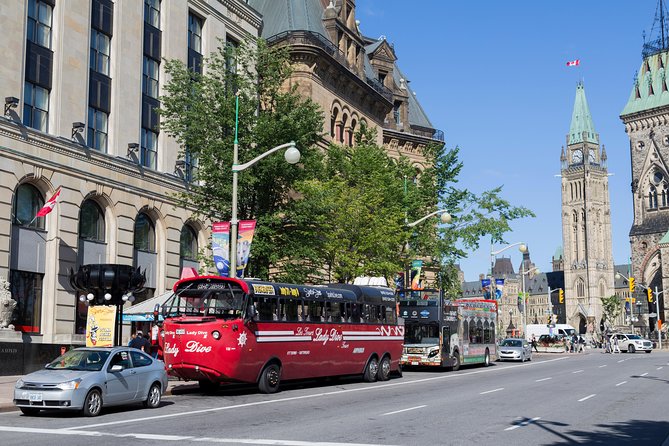 Ottawa City Tour by Land and Water - Who gets the most from this one-hour outing