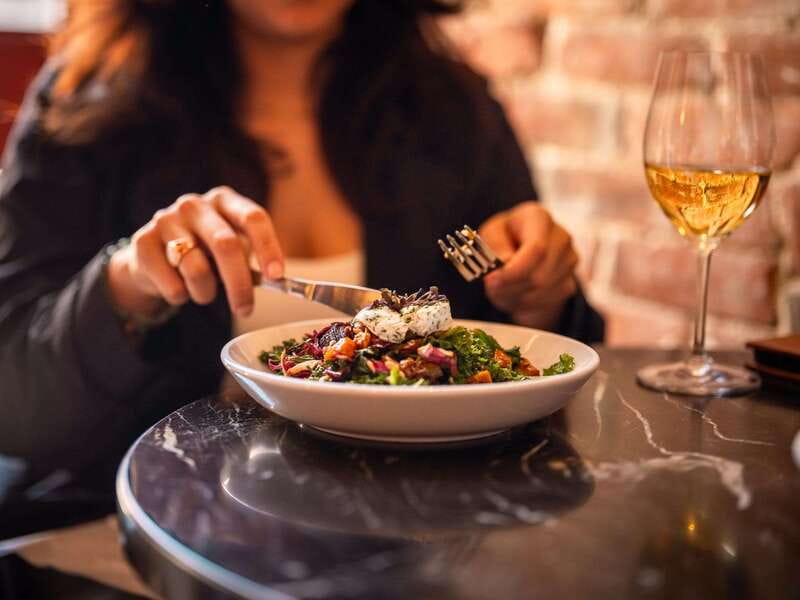 Ottawa: Evening Taste of the ByWard Market Food Tour - Who should book this evening walk?