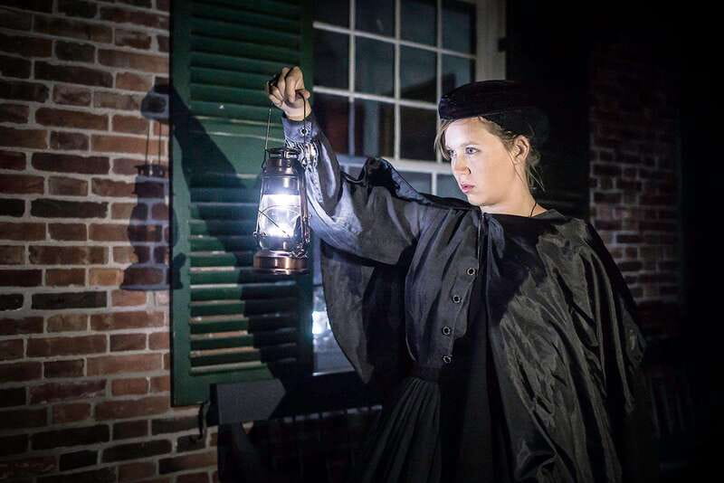 Ottawa: Haunted Night Walking Tour - Who should book this walk?