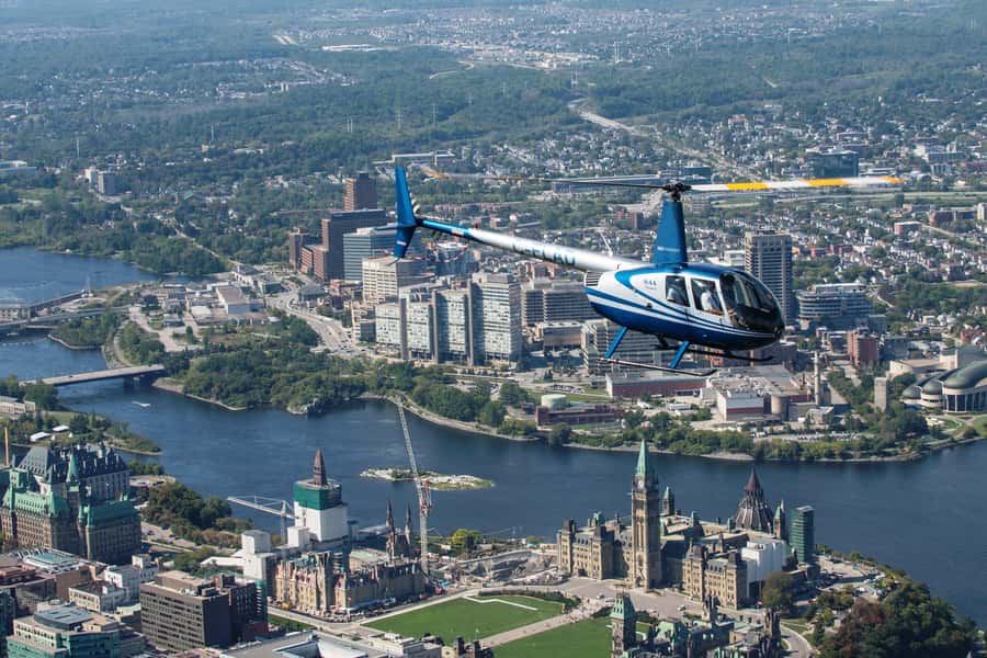 Ottawa: Panoramic helicopter flight (Gatineau Park + downtown) - Starting at Rockcliffe Airport and the Aviation and Space Museum