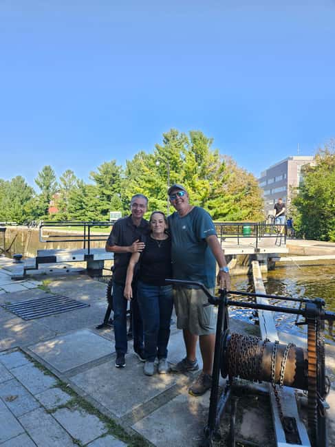Ottawa: Private Walking Tour with a Local - Meeting at the Tomb of the Unknown Soldier