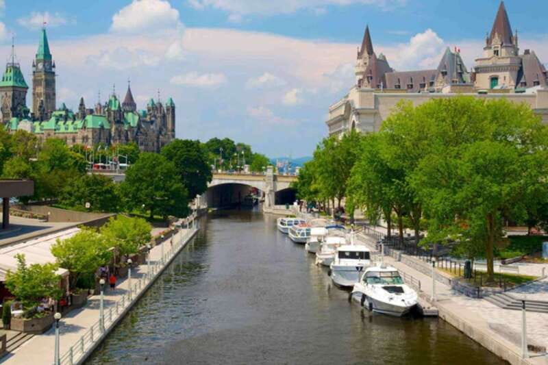Ottawa: Rideau Canal Cruise - Starting behind the National Arts Centre