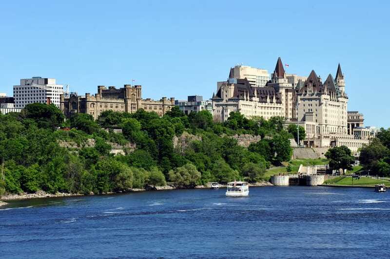 Ottawa: Sightseeing River Cruise - Upper deck views, lower deck shelter