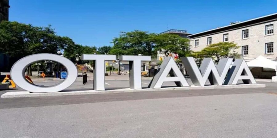 Ottawa: Small Group Night Tour With River Cruise - Nepean Point and the city from above