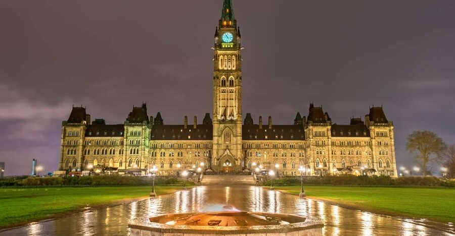 Ottawa: Small Group Night Tour With River Cruise - Dessert makes the evening feel complete