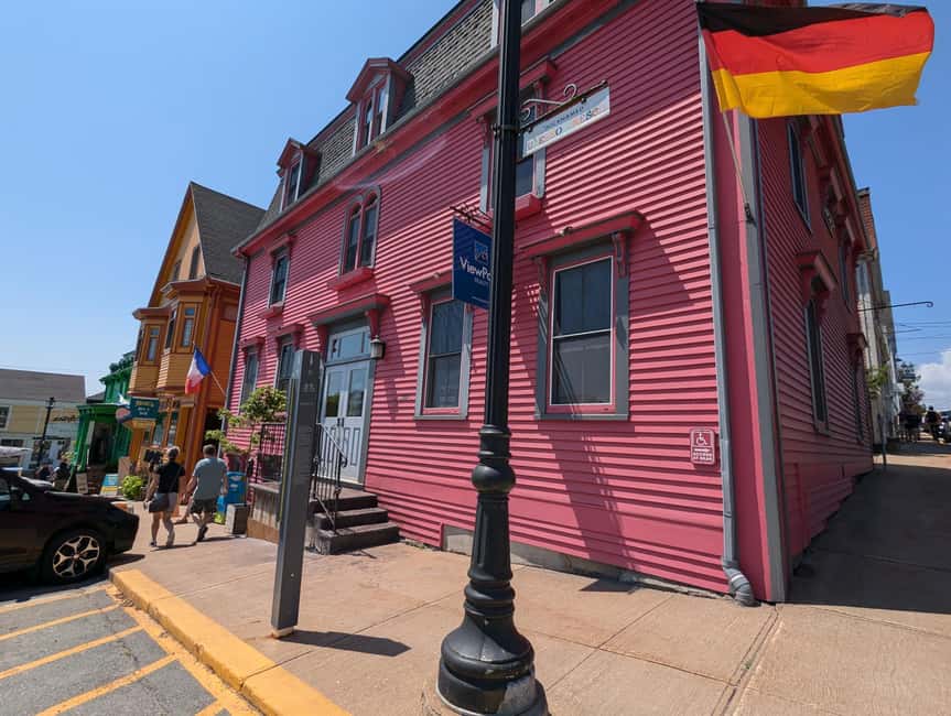 Peggy’s Cove, Lunenburg & 2 Hidden Gems – Full Day Tour - Who should book this tour?