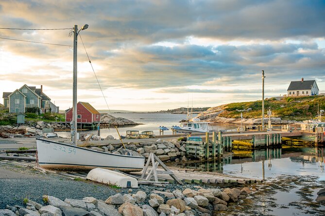 Peggy's Cove, Lunenburg and Titanic Cemetery Full Day Tour - Two hours in historic Lunenburg