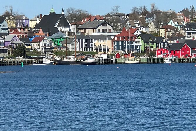 Peggy’s Cove/Mahone Bay & Lunenburg UNESCO HERITAGE SITE. - Mahone Bay and the three churches