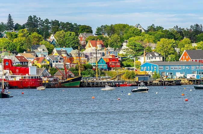 Peggy's Cove, Mohane Bay and Lunenburg 5hrs private tour. - The guide and narration question