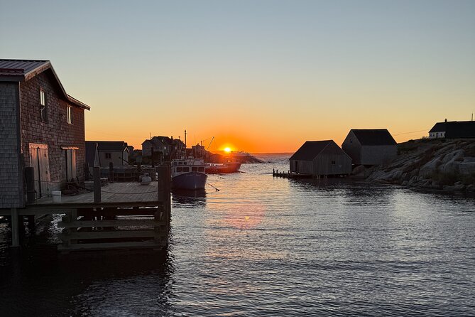 Peggy's Cove Sunset tour - Guide commentary and the small-group advantage