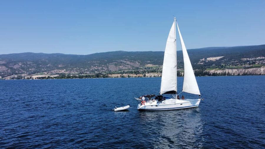 Penticton Okanagan Lake: Sailing Tour - Swimming and paddleboarding in warm water