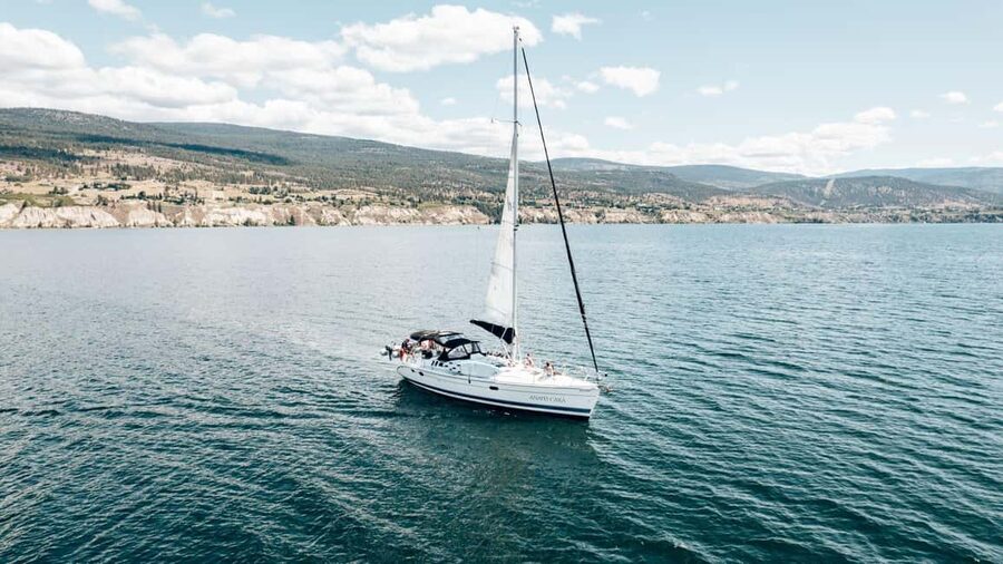Penticton Okanagan Lake: Sailing Tour - Bringing lunch, drinks, and the right layers