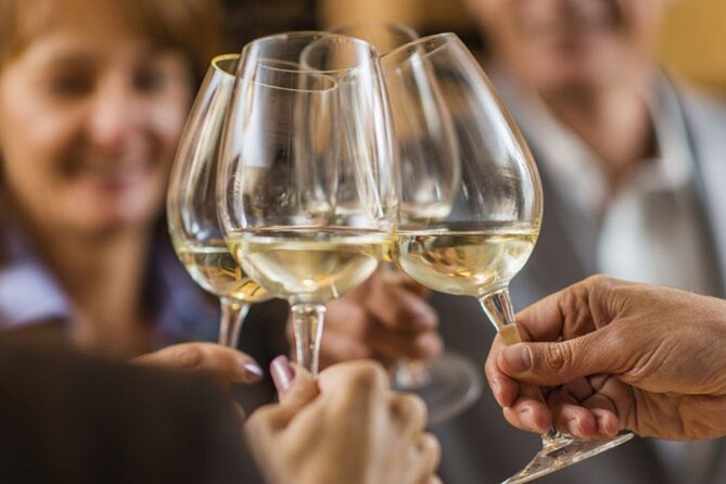 Private Customizable Scenic Niagara Boutique-Winery Day Tour - Choosing wineries along the Niagara Escarpment