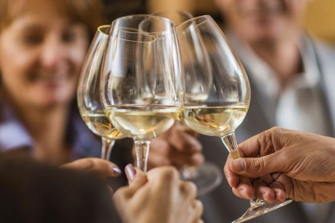 Private Customizable Wine-Tasting Adventure/Day Tour Niagara - Starting with pickup and the Niagara Parkway
