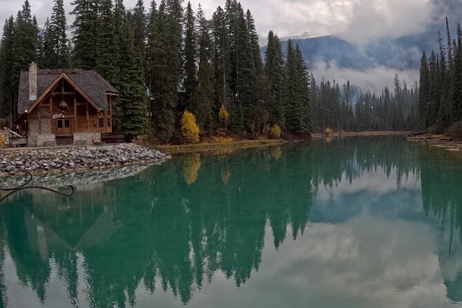 Private Guided Tour to Banff Lake Louise|Moraine|Icefields &More! - Crowfoot Glacier is brief but worth the roadside pause