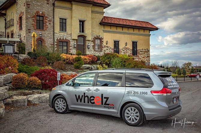Private ONE-Way Direct Transfer Niagara Falls to Toronto Downtown - Price and value for different group sizes