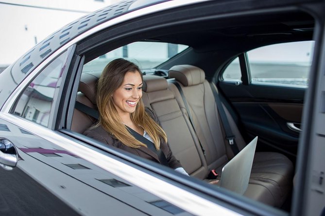 Private Transfer from Vancouver Airport (YVR) - A private vehicle for the airport-to-hotel run